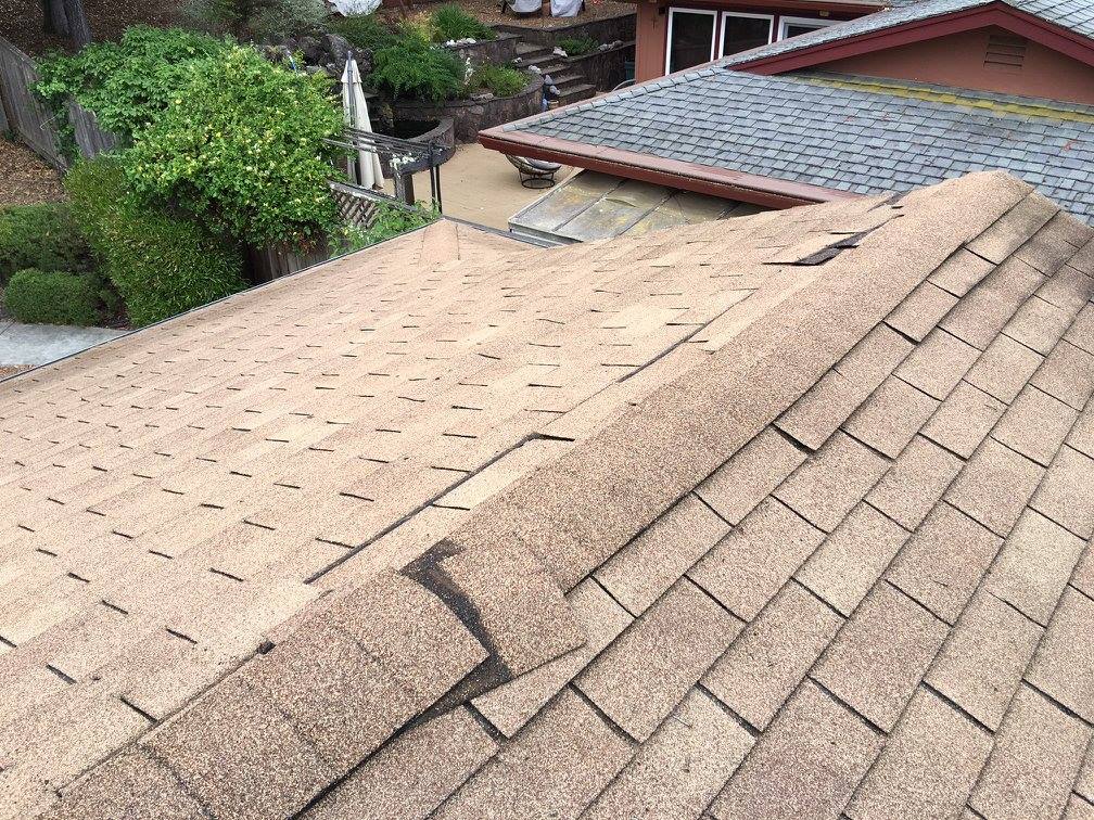 Orinda roofer ready to make repairs on this roof.